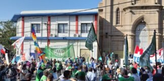 Gremios insisten en el pedido de un bono extra para cerrar el año