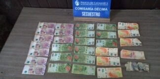 Atacó a la expareja y a los policías