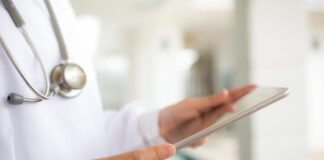 Así es ‘Cecilia’: la inteligencia artificial que hace cócteles y sustituye a los barmans