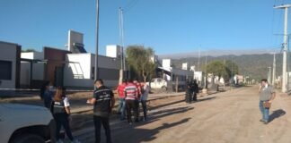 En un ataque de celos apuñaló a su amigo, a quien sorprendió con su novia
