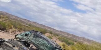 Tres personas fallecidas en vuelco fatal en Cerro Negro