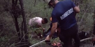 Motociclista cayó a un precipicio de 40 metros en la Cuesta El Portezuelo
