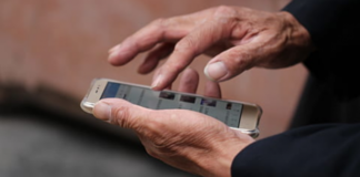 La idea de un pueblo de Zamora para cuidar de sus mayores: chips en el pastillero y en el mando de la tele para monitorizarlos
