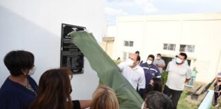 Gustavo asistió a la inauguración de un SUM en el barrio Policial