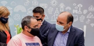 Gustavo entregó más créditos a beneficiarios del “Catamarca Hogar”