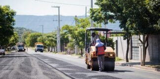 Gustavo Saadi visitó las obras de pavimentación en el sector Norte