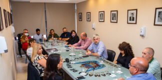 Papas de niños con discapacidades en conflicto con maestras integradoras por el cobro de horas adicionales