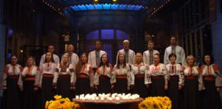 EL CORO UCRANIANO DUMKA DE NEW YORK ABRIÓ EN EL PROGRAMA “SATURDAY NIGHT LIVE¨ CON UNA ORACION POR SU PAÍS.