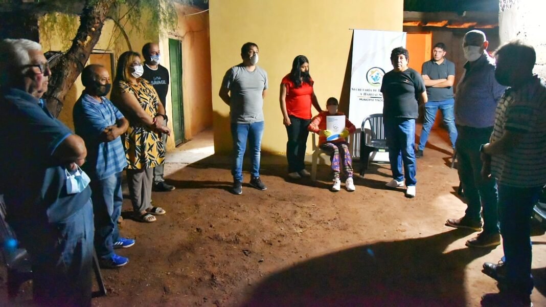 EL MUNICIPIO DE TINOGASTA ENTREGÓ UN MÓDULO HABITACIONAL PARA UN FAMILIA DE ESCASOS RECURSOS EN EL PUESTO
