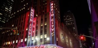 LA CIUDAD DE NEW YORK ELIMINA LA PRUEBA DE VACUNACIÓN PARA ENTRAR A TODO TIPO DE ESPECTÁCULOS EN VIVO.