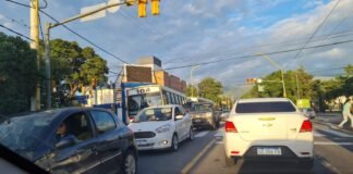 Microcentro bloqueado por un sorpresivo corte de los choferes de colectivos