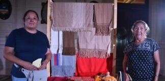 Tejedoras catamarqueñas muestran su arte en el Centro Cultural Kirchner
