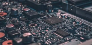 Ucrania paraliza la producción de neón por tiempo indefinido: se avecinan peores tiempos en la crisis de los chips