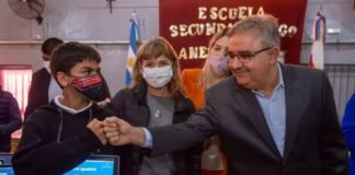 El Gobernador entregó netbooks en la Escuela Secundaria Nº 69 de Valle Viejo Gobernador, Raul Jalil