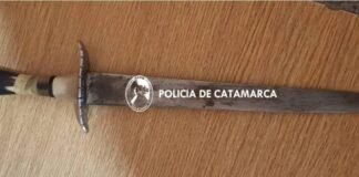 Atacaron a policías con una faca