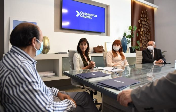 Capital firmó convenios con la Unca y el Instituto Fasta