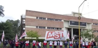 El MST se manifestó frente al edificio de OSEP por los incrementos