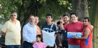 Entregan luminarias Led para la canchita de fútbol del B° San Cayetano de Chumbicha