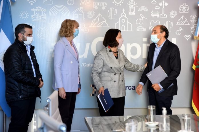 Gustavo firmó un convenio de pasantías con Ciencias Exactas