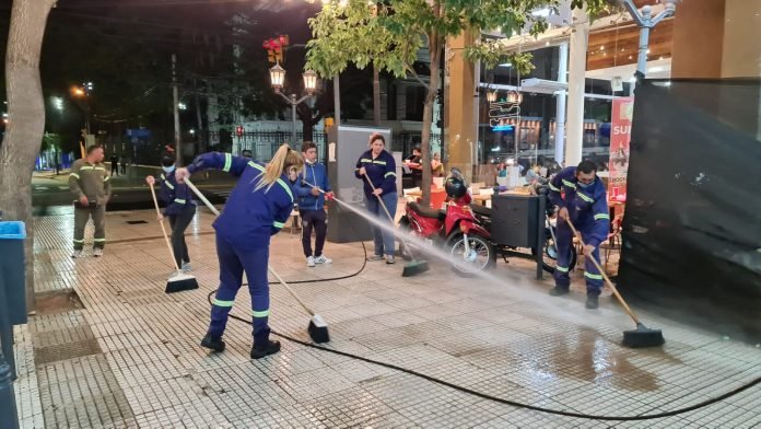 Limpieza de la Peatonal Rivadavia