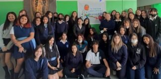 Los alumnos secundarios se preparan para honrar a la Virgen