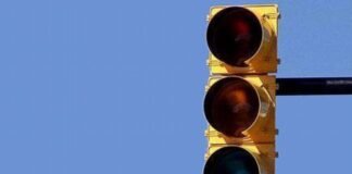 No funciona el semáforo en la intersección de ingreso y ruta provincial n° 5 en Miraflores