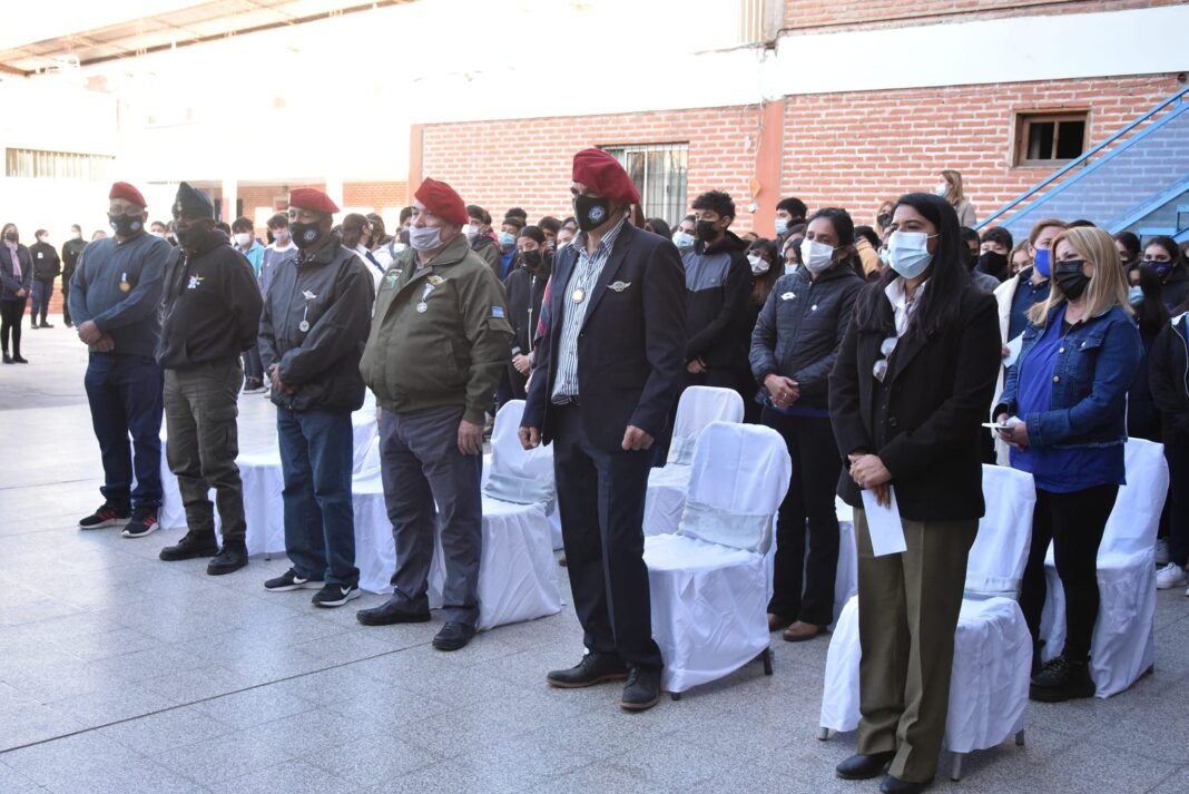 VALLE VIEJO: Ex combatientes fueron homenajeados por alumnos