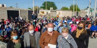 131 familias del barrio San Antoni Sur recibieron de manera gratuita las escrituras de terrenos que los acreditan como propietarios