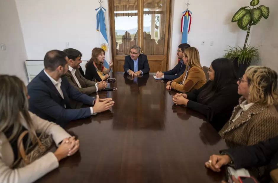 Raul jalil con defensora de los Derechos de niñas, niños y adolescentes