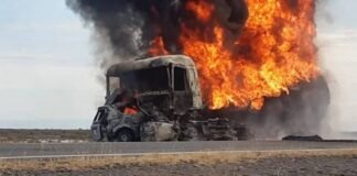 Tres fallecidos al chocar de frente contra un camión