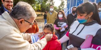 Alumnos de Valle Viejo recibieron sus anteojos del programa “Mirarnos”
