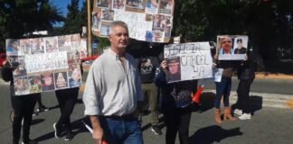 Corte y manifestación de ahorristas de financieras frente a Casa de Gobierno