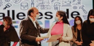 Emotiva entrega de certificados a los alumnos de los Talleres de Oficios de la Capital