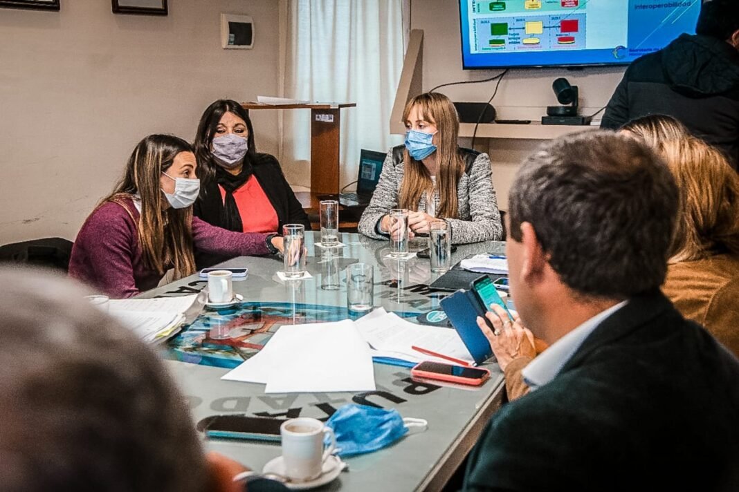 ๐๐ถ๐ฝ๐๐๐ฎ๐ฑ๐ผ๐ ๐ฟ๐ฒ๐ฐ๐ถ๐ฏ๐ถ๐ผฬ ๐ฎ ๐น๐ฎ ๐ ๐ถ๐ป๐ถ๐๐๐ฟ๐ฎ ๐ฑ๐ฒ ๐๐ฐ๐ผ๐ป๐ผ๐บ๐ถฬ๐ฎ ๐ ๐ฎ๐๐ฎ๐ป๐๐ฎ ๐น๐ฎ ๐ฐ๐ฟ๐ฒ๐ฎ๐ฐ๐ถ๐ผฬ๐ป ๐ฑ๐ฒ ๐๐ป ๐๐ถ๐๐๐ฒ๐บ๐ฎ ๐พ๐๐ฒ ๐๐ถ๐บ๐ฝ๐น๐ถ๐ณ๐ถ๐ฐ๐ฎ๐ฟ๐ฎฬ ๐๐ฟ๐ฎฬ๐บ๐ถ๐๐ฒ๐ ๐ฐ๐ผ๐ป ๐ฒ๐น ๐๐๐๐ฎ๐ฑ๐ผ