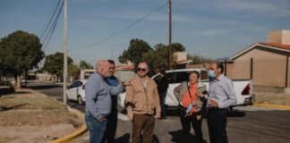 Gustavo visitó las obras de pavimentación en el Barrio 111 viviendas