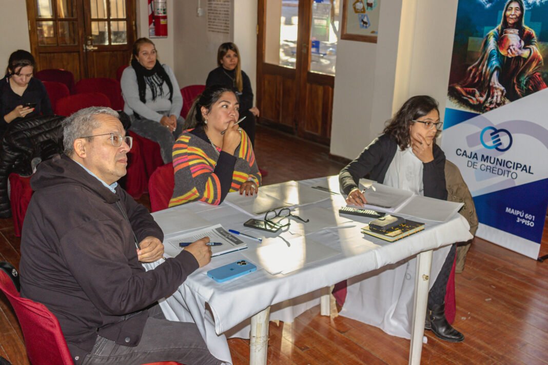 Poncho Diseño: el jurado trabaja en la selección de postulantes