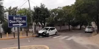 Se estrelló contra los pilotes de un monumento