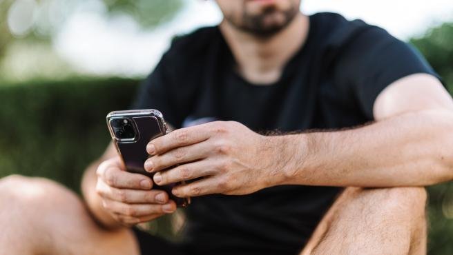 ¿Adiós a los cargadores de 45 € de Apple? Estos son los productos de la marca que la UE prohibirá en 2024