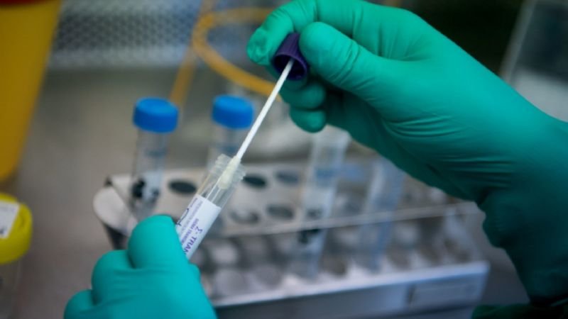 Casi 1000 casos de Covid en cinco semanas