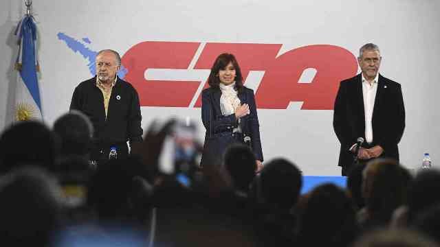 CFK dijo que el país sufre “una inflación única”