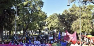 Día del Orgullo LGBTIQ+ con marcha y banderazo en la Capital