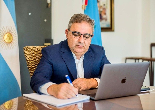 El Gobierno dispuso tres días de duelo por el fallecimiento del senador Maximiliano Brumec