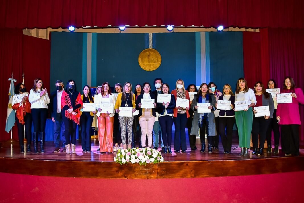 Facultad de Humanidades: entregaron certificados a diplomados en Didácticas de las Lenguas Extranjeras