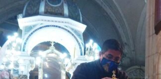 La imagen de la Virgen luce nuevo manto