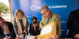 Raúl Jalil realizó la apertura de sobres para la histórica obra del Gasoducto Lavalle-Catamarca
