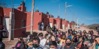 El Gobernador Raul Jalil entregó viviendas en Las Juntas