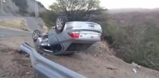 Espectacular vuelco en el ingreso a Isla Larga