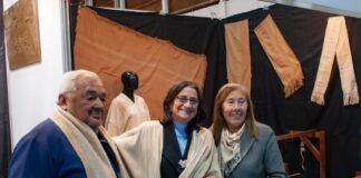 Lucia recorrió el pabellón de Artesanos con alegría de volver a reencontrarse con todos deseándole éxitos