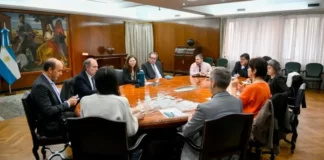 Permitirán a turistas extranjeros vender hasta USD 5.000 a tipo de cambio financiero