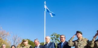 Raúl Jalil y Taiana colocaron la piedra fundamental donde se construirá la primera Unidad Militar